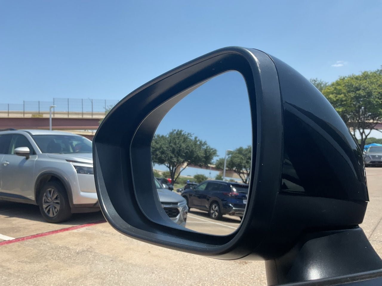 Used 2025 Nissan Rogue SV FWD image 16