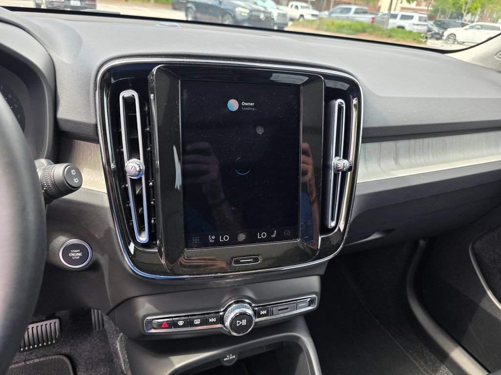 Used 2026 Volvo XC40 B5 Plus AWD/4WD image 17