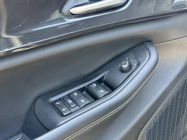 Used 2023 Jeep Grand Cherokee Laredo image 18