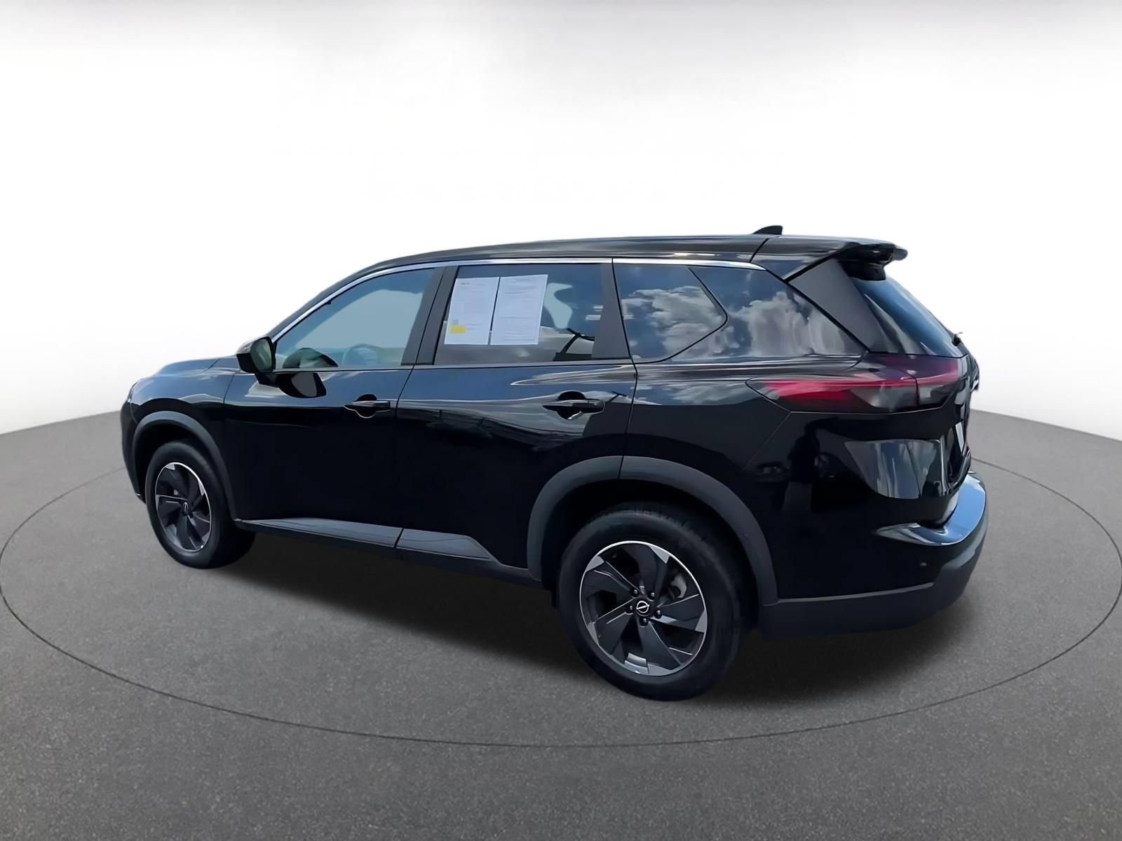 Used 2025 Nissan Rogue SV FWD image 10