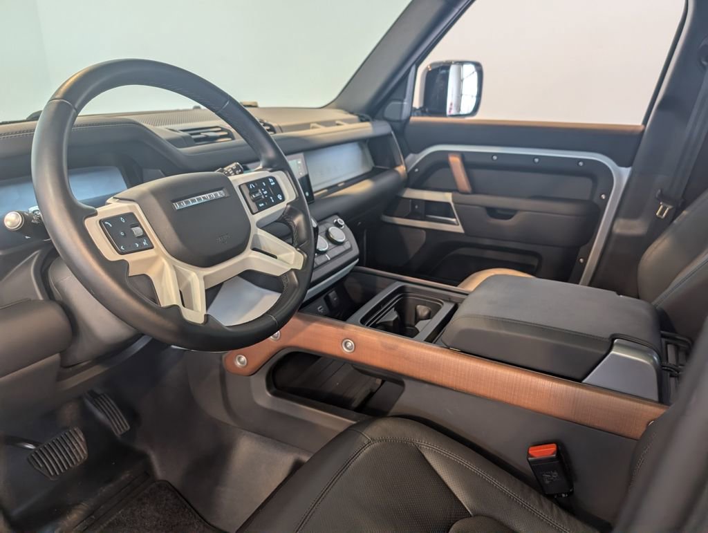 Used 2024 Land Rover Defender 110 SE image 14