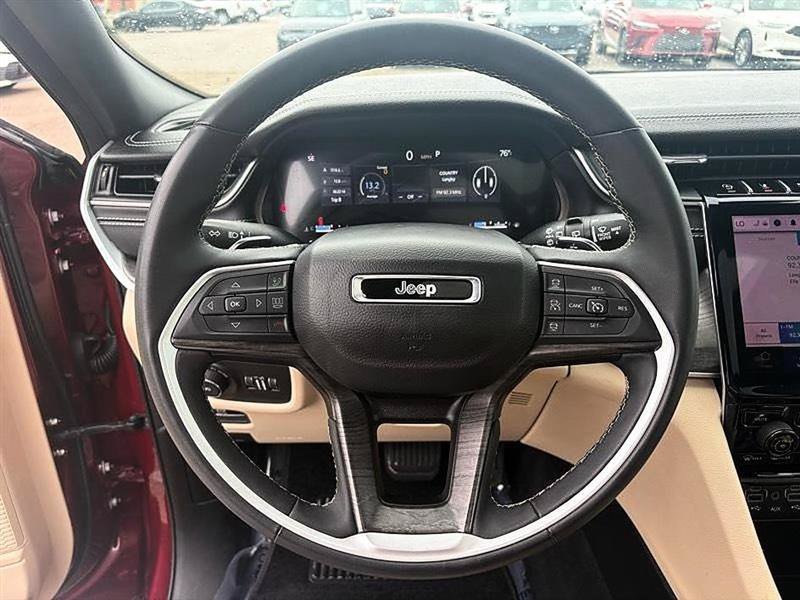 Used 2024 Jeep Grand Cherokee L Limited w/ Black Appearance Package AWD/4WD image 20