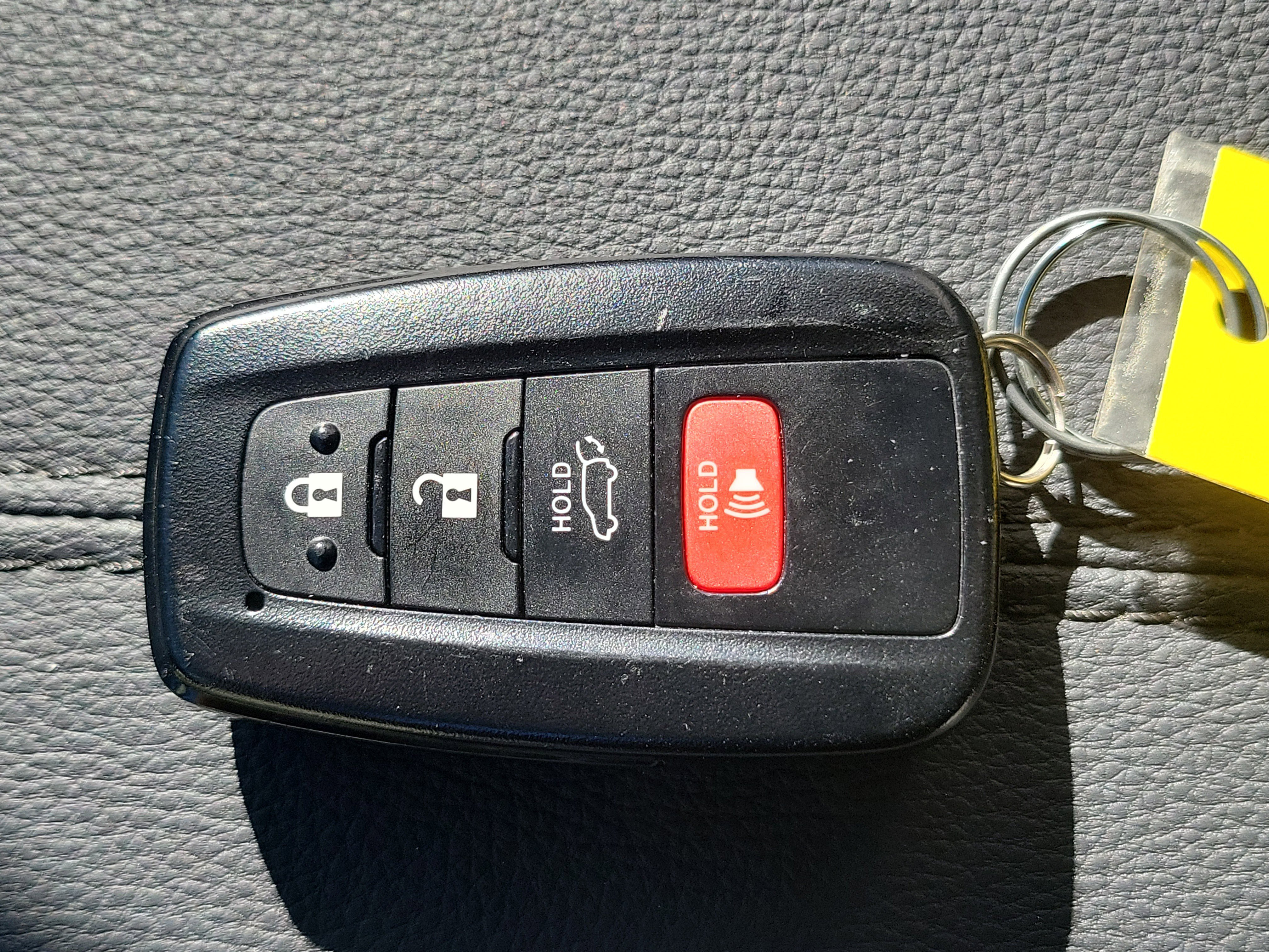 Used 2022 Toyota RAV4 XLE Premium image 32