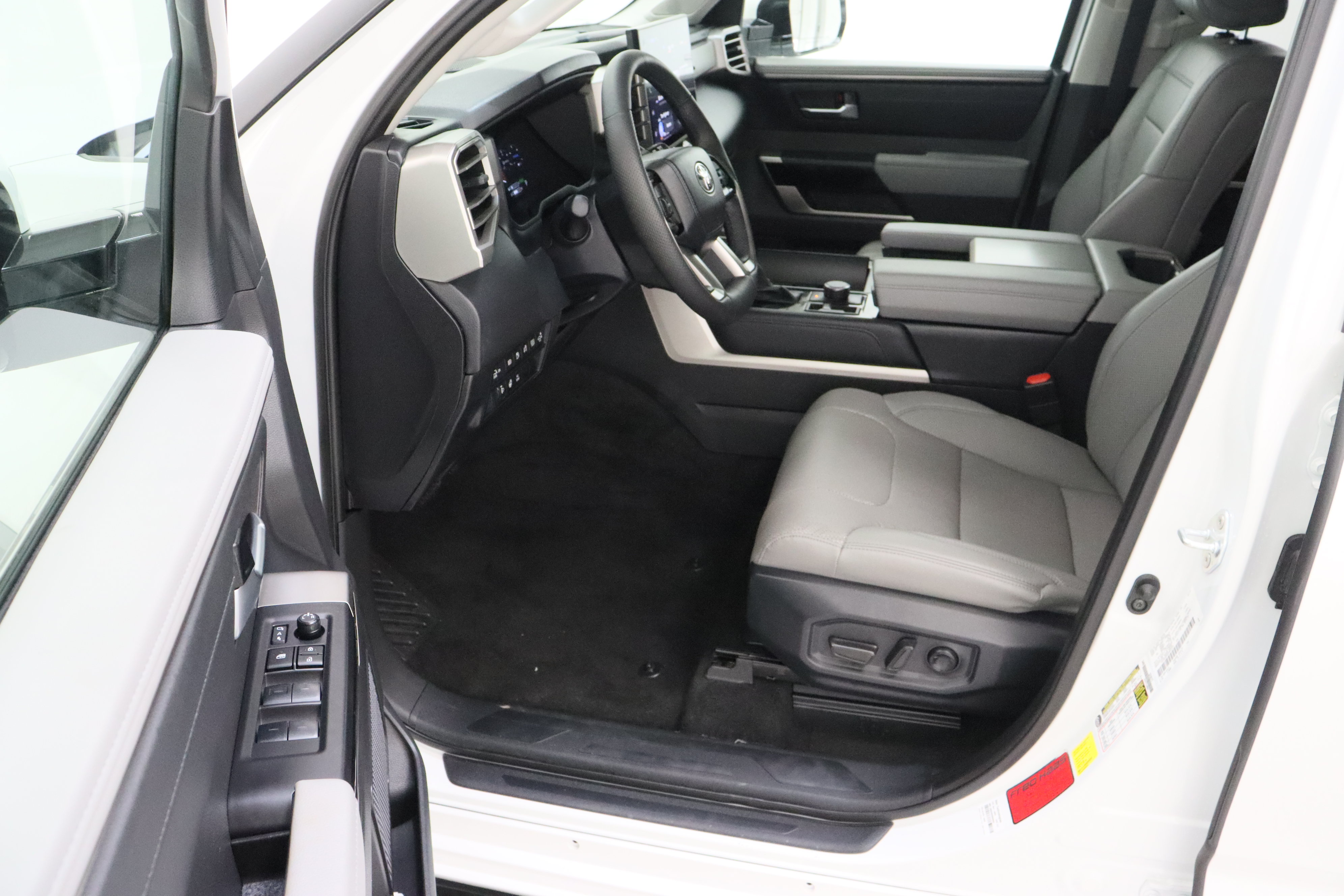 Certified 2024 Toyota Sequoia Limited AWD/4WD image 14
