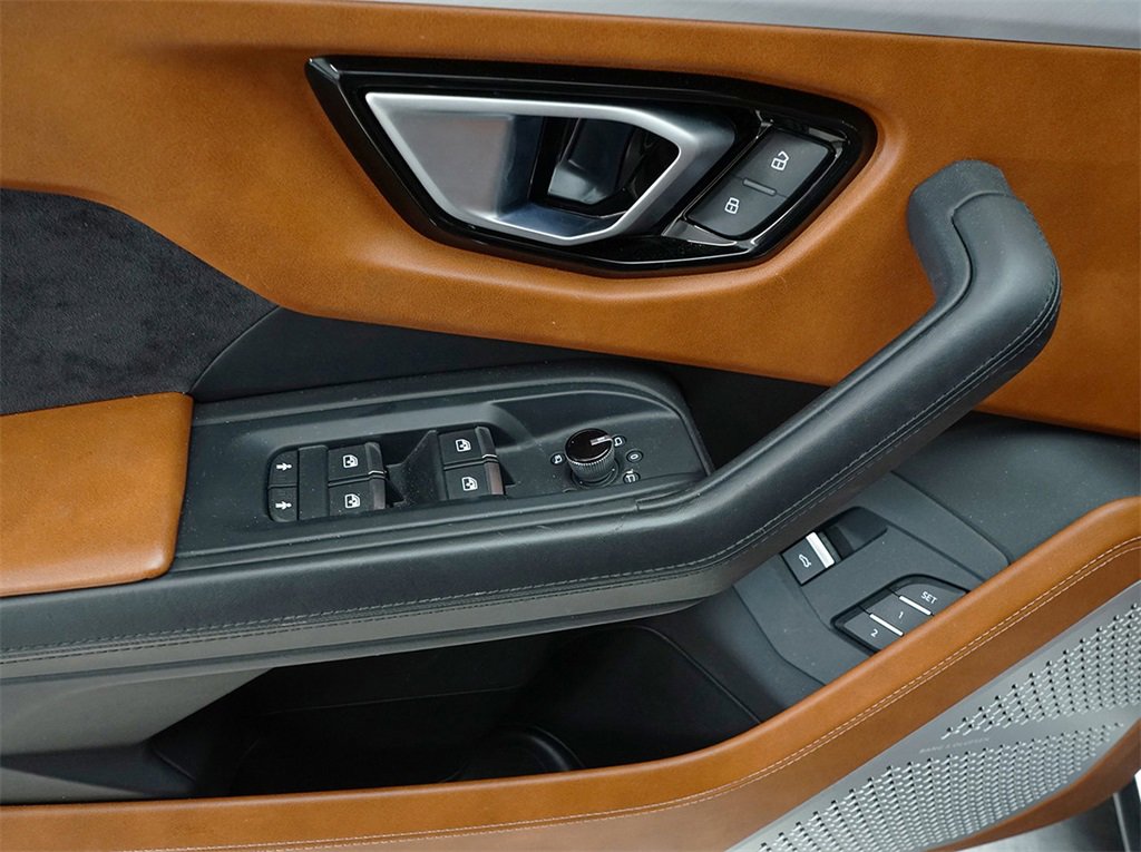 Used 2019 Lamborghini Urus image 12
