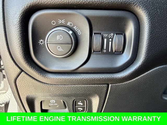 Used 2025 RAM 1500 Laramie w/ Sport Appearance Package AWD/4WD image 32