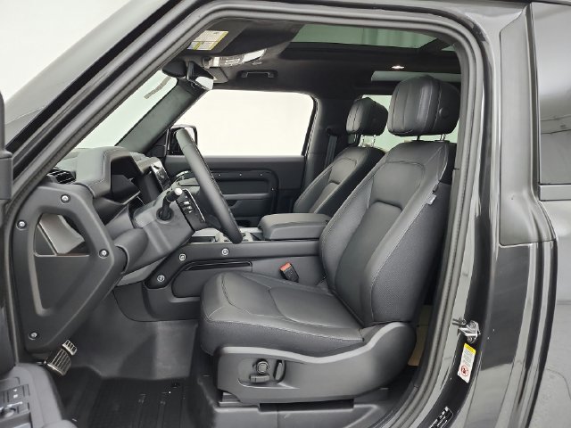 New 2026 Land Rover Defender 90 V8 AWD/4WD image 25