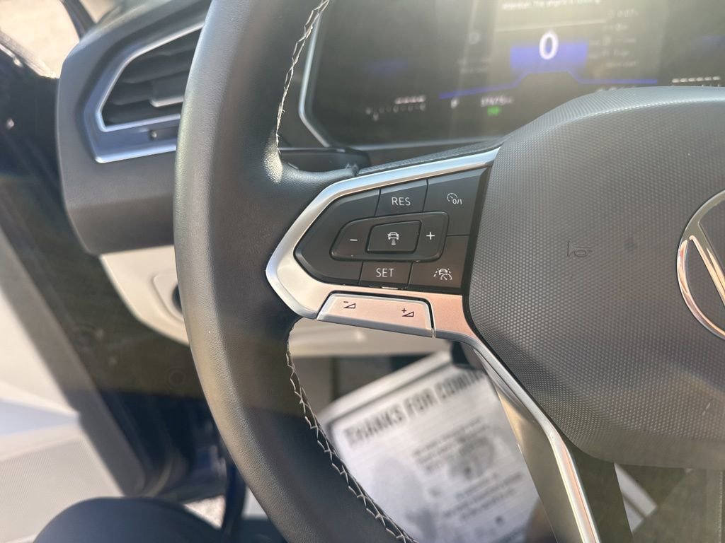 Used 2022 Volkswagen Tiguan SE image 11