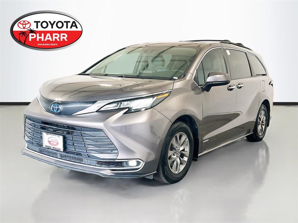 Used 2021 Toyota Sienna XLE FWD image 1