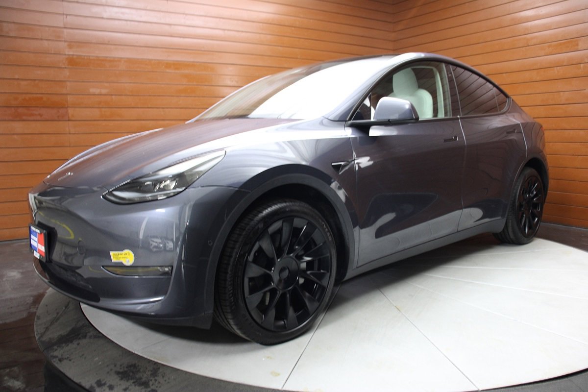 Used 2022 Tesla Model Y Long Range AWD/4WD image 19