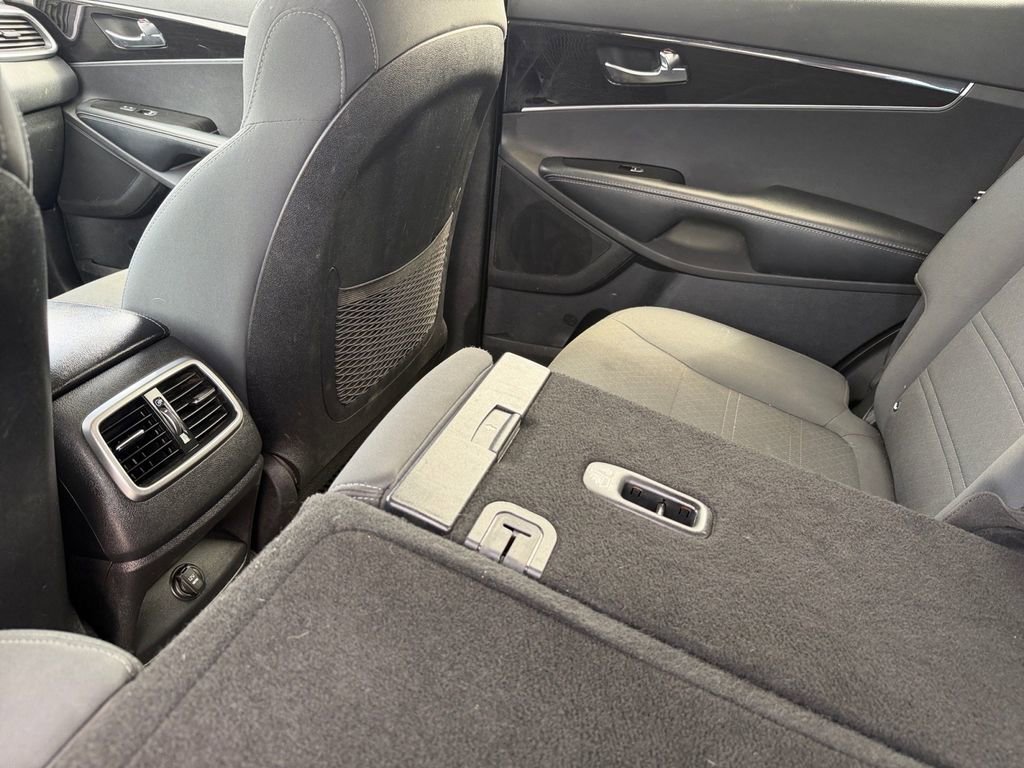 Used 2019 Kia Sorento L FWD image 14