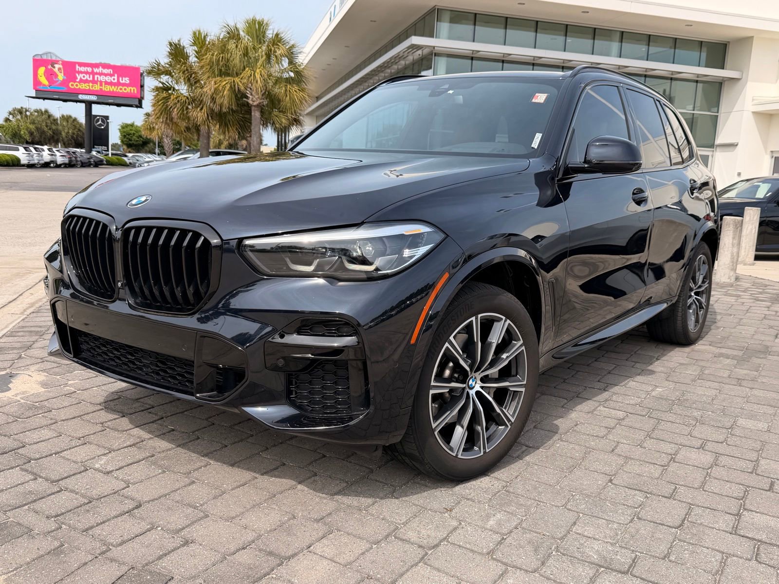 Used 2022 BMW X5 xDrive40i w/ M Sport Package AWD/4WD image 1