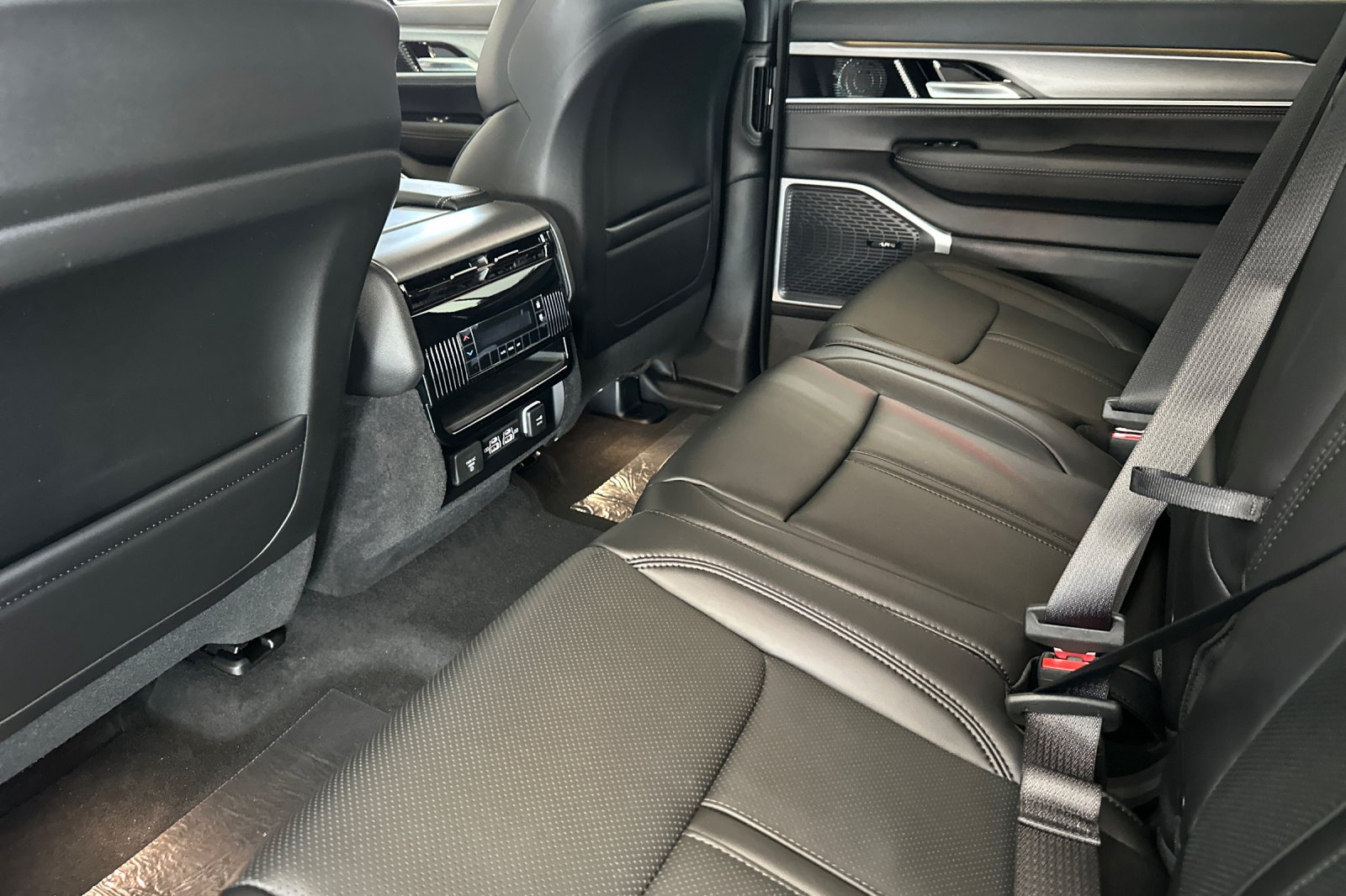 New 2026 Jeep Grand Wagoneer 4WD image 12