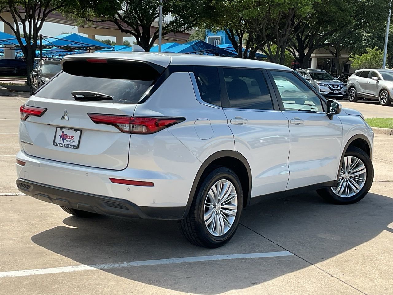 Used 2022 Mitsubishi Outlander ES image 5