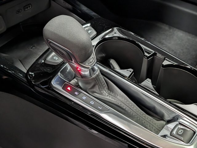 New 2026 Chevrolet Trax LT w/ Sunroof Package FWD image 24