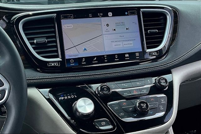 Used 2023 Chrysler Pacifica Limited image 9