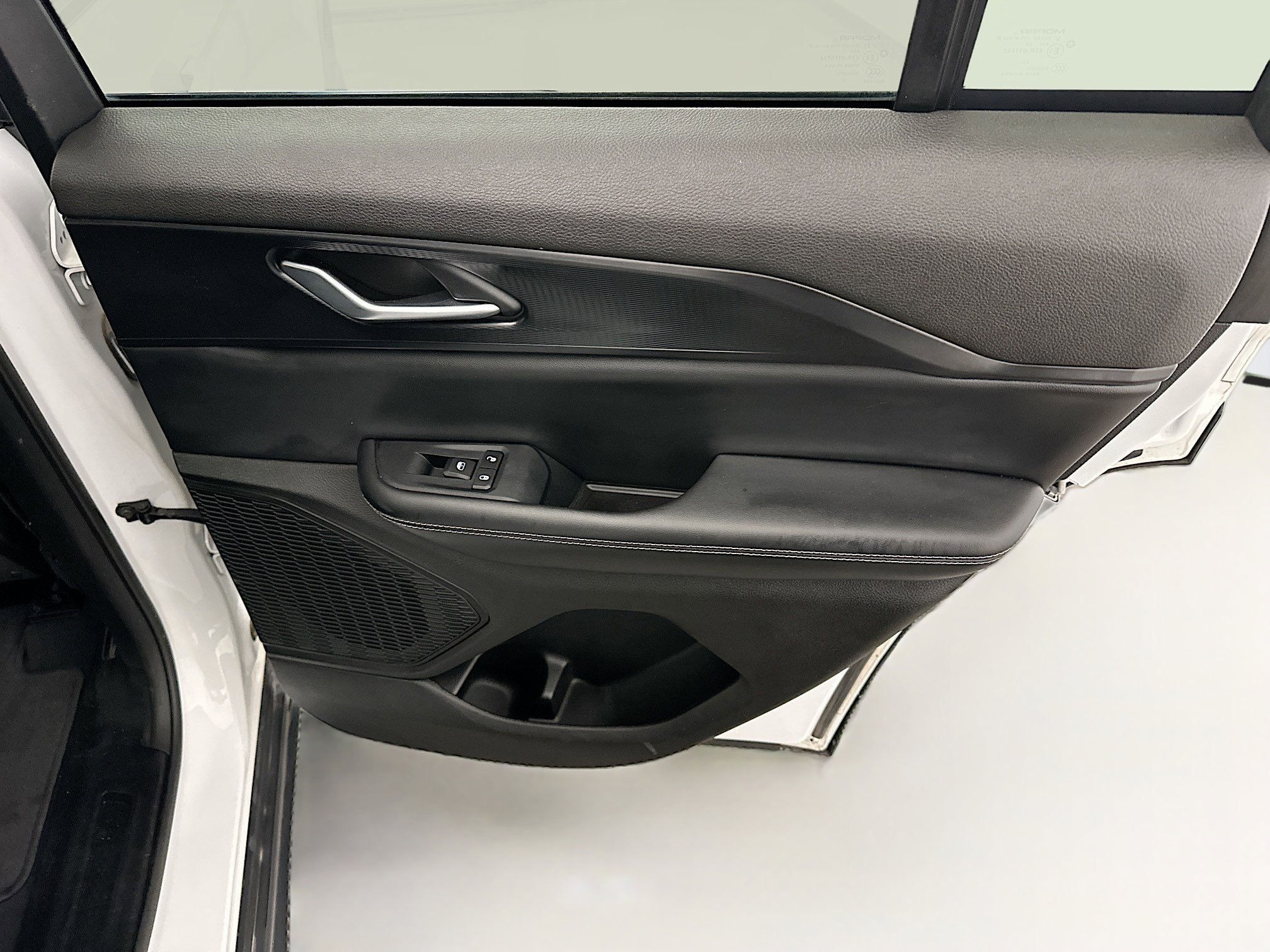 Used 2023 Jeep Grand Cherokee Laredo image 30