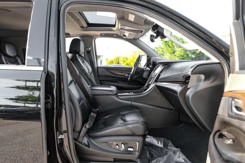 Used 2018 Cadillac Escalade Luxury RWD image 32