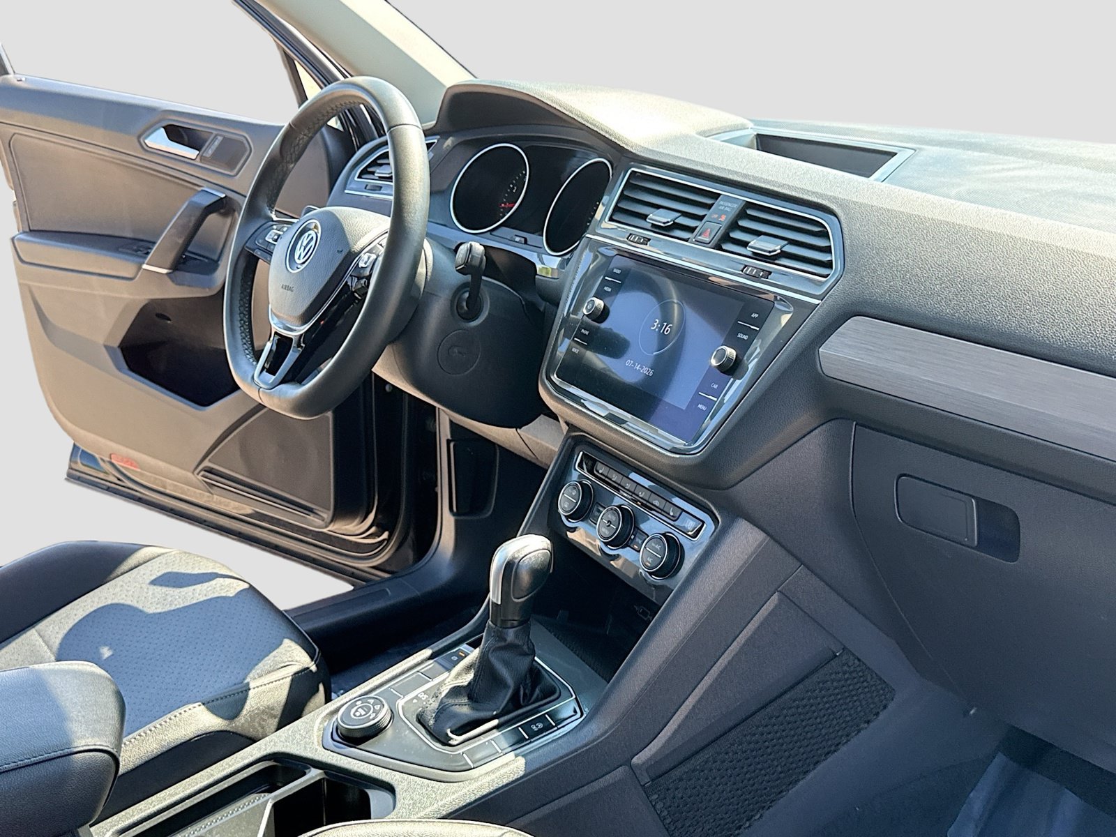 Used 2020 Volkswagen Tiguan SE AWD/4WD image 5