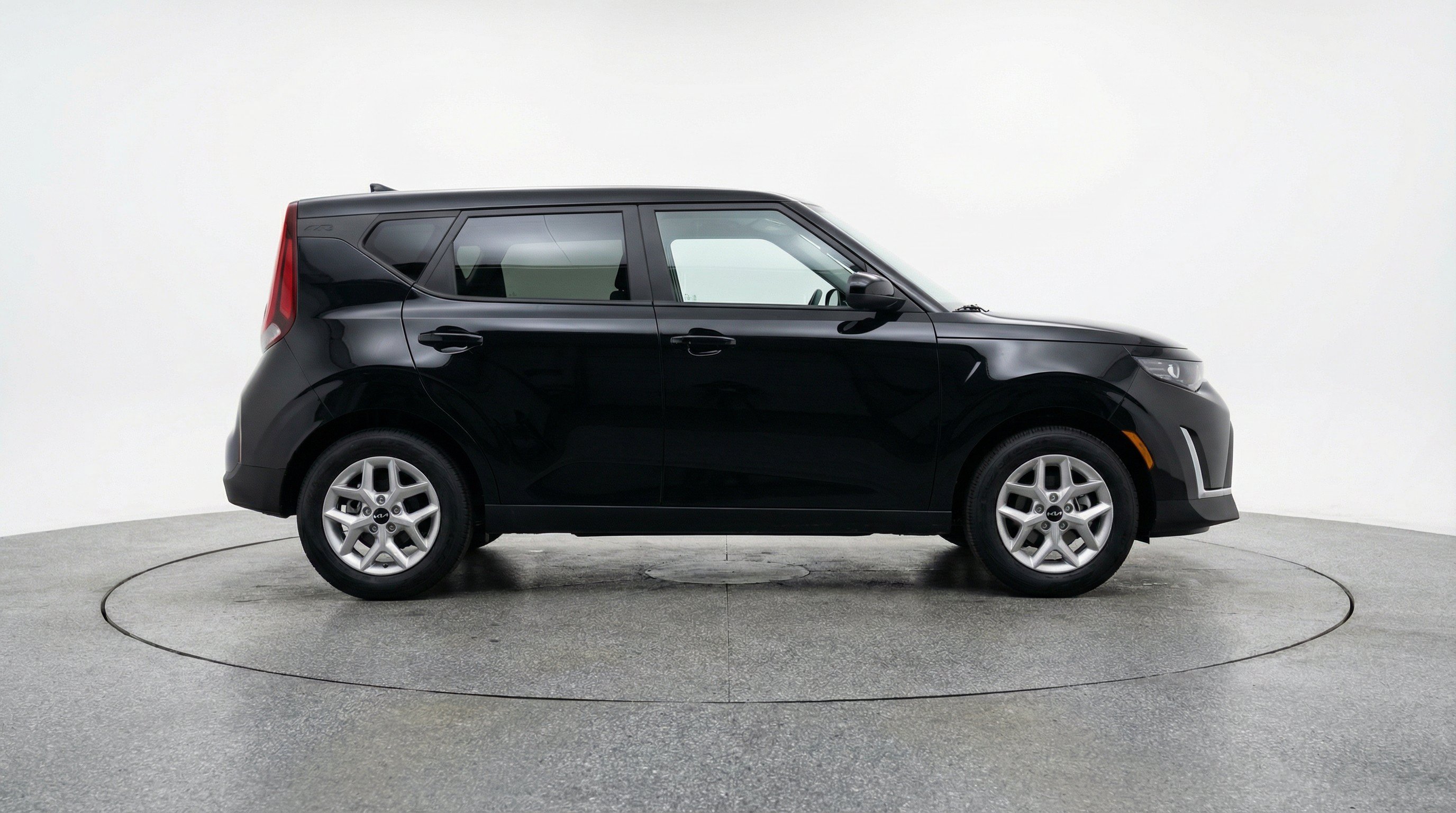 Used 2025 Kia Soul LX w/ LX Technology Package FWD image 11