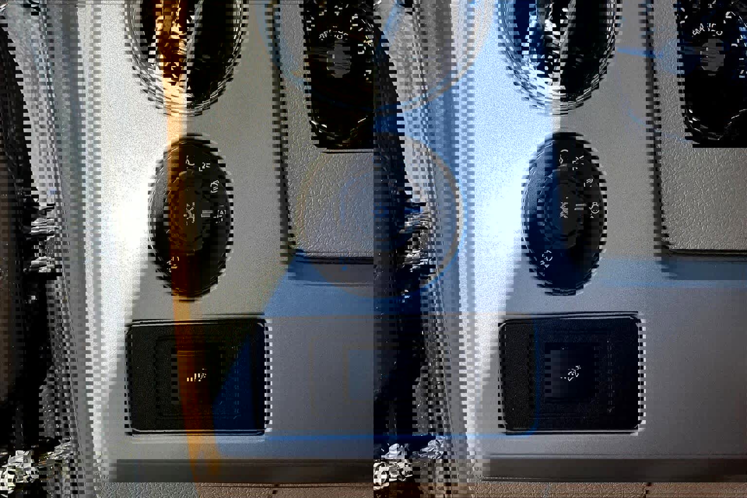 Used 2013 Ford F150 King Ranch w/ King Ranch Luxury Pkg image 36