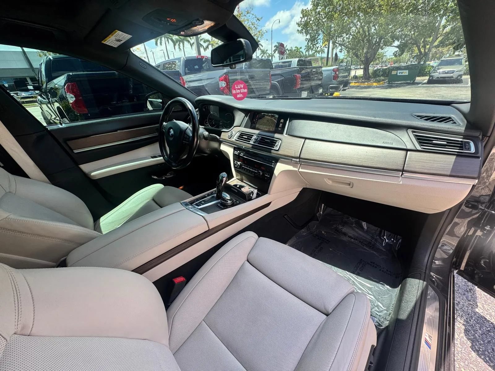 Used 2015 BMW 750i RWD image 21