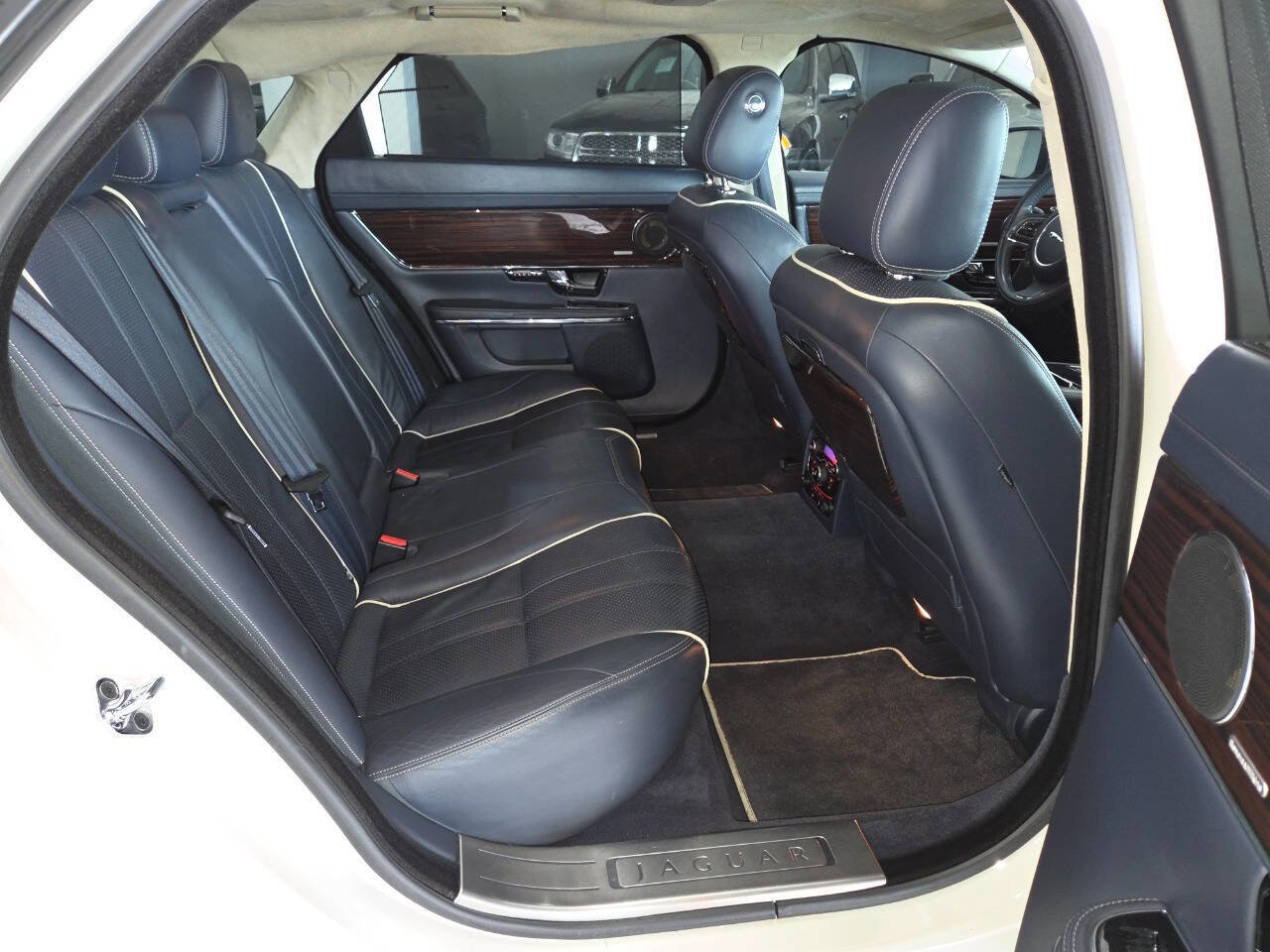 Used 2011 Jaguar XJ L Supercharged RWD image 26