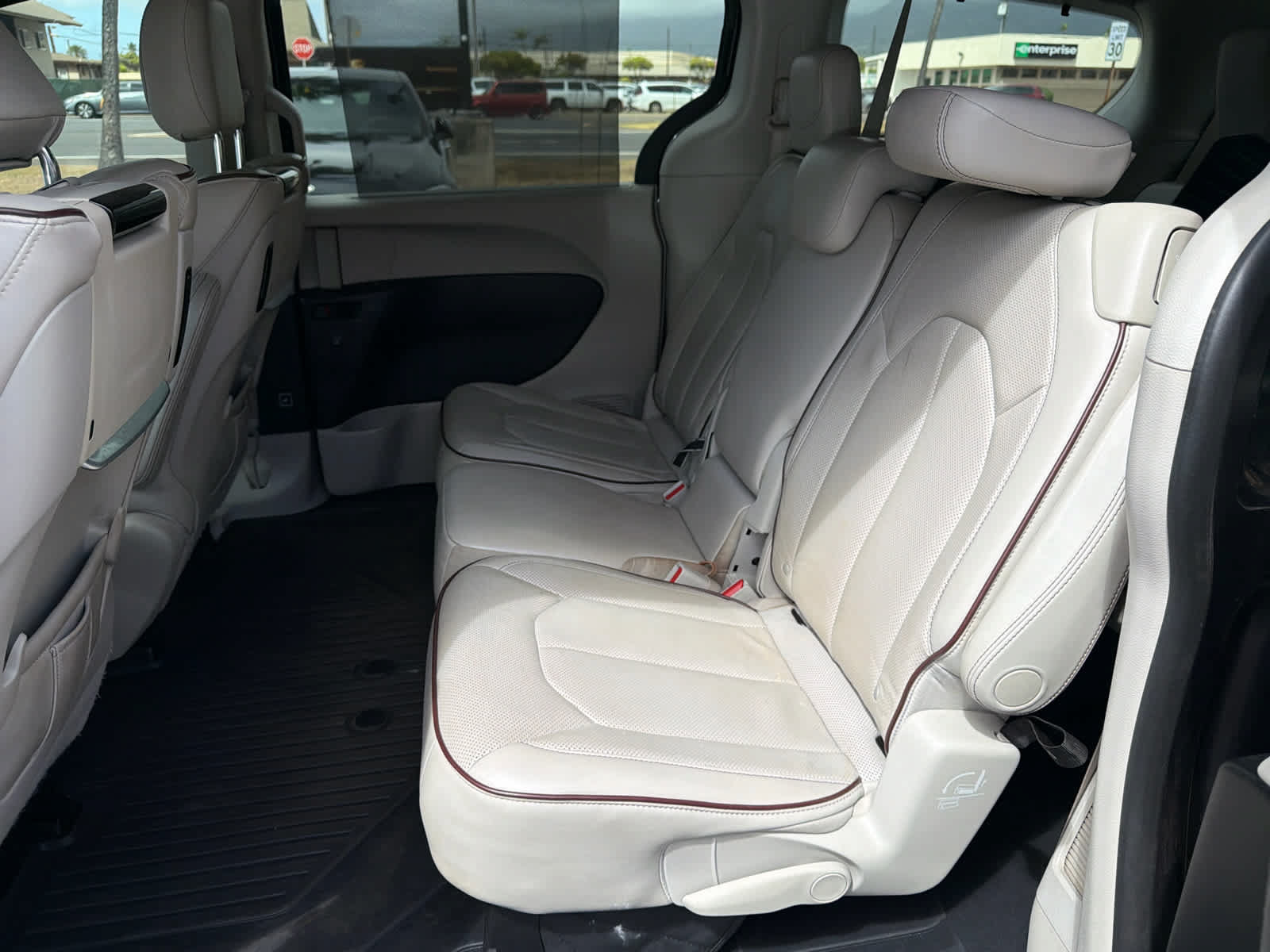 Used 2017 Chrysler Pacifica Limited FWD image 9