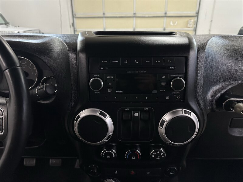 Used 2015 Jeep Wrangler Rubicon w/ Power Convenience Group AWD/4WD image 26