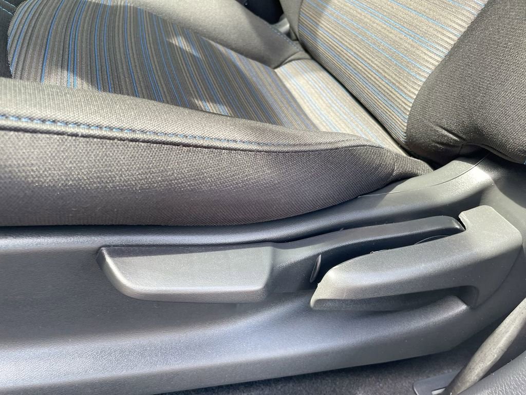 Used 2025 Nissan Leaf S image 22