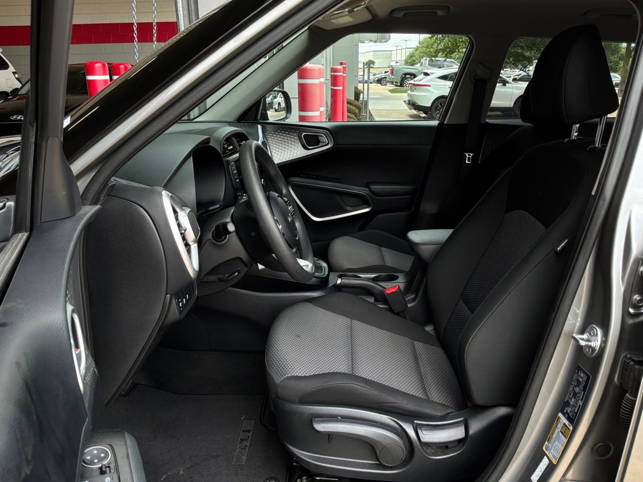 Used 2025 Kia Soul LX w/ LX Technology Package FWD image 10