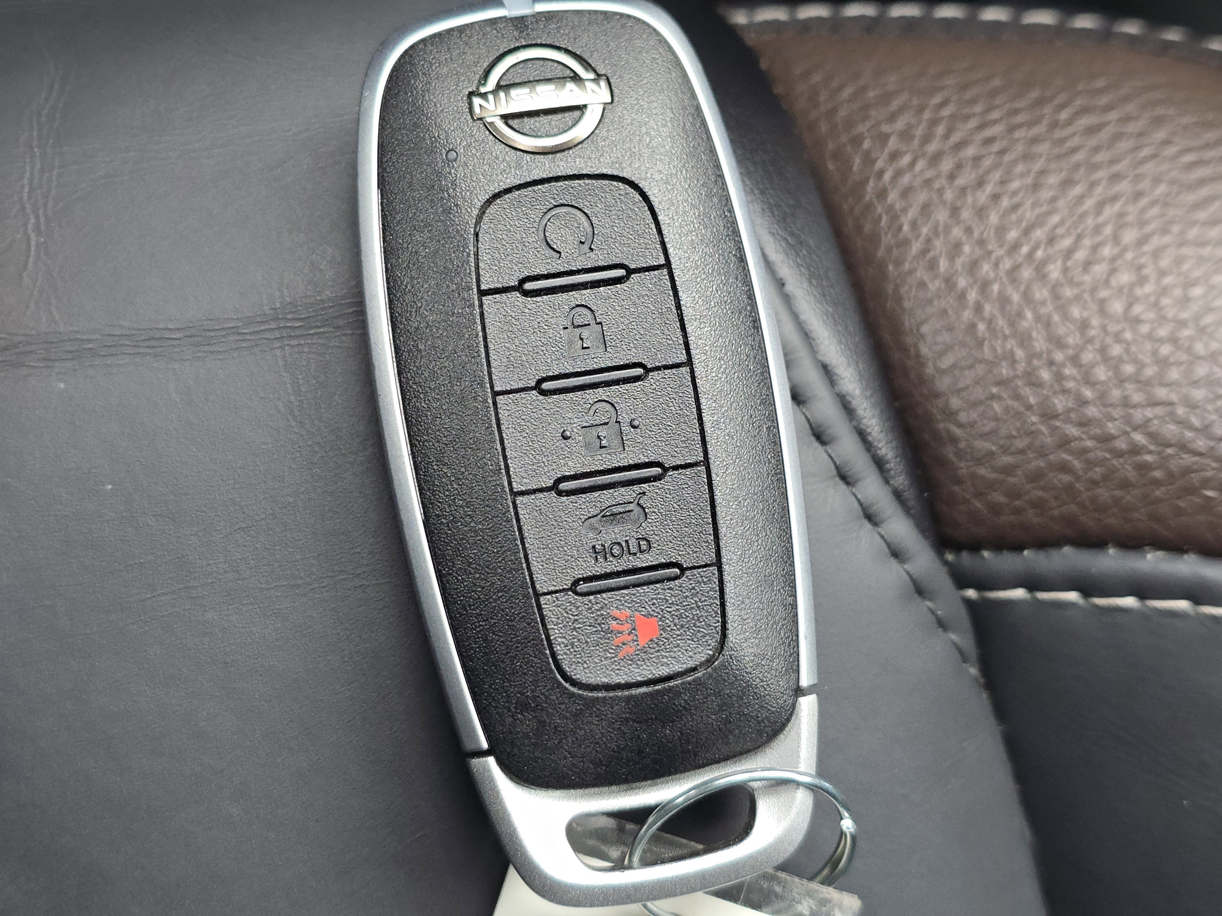 Used 2024 Nissan Pathfinder Platinum image 28