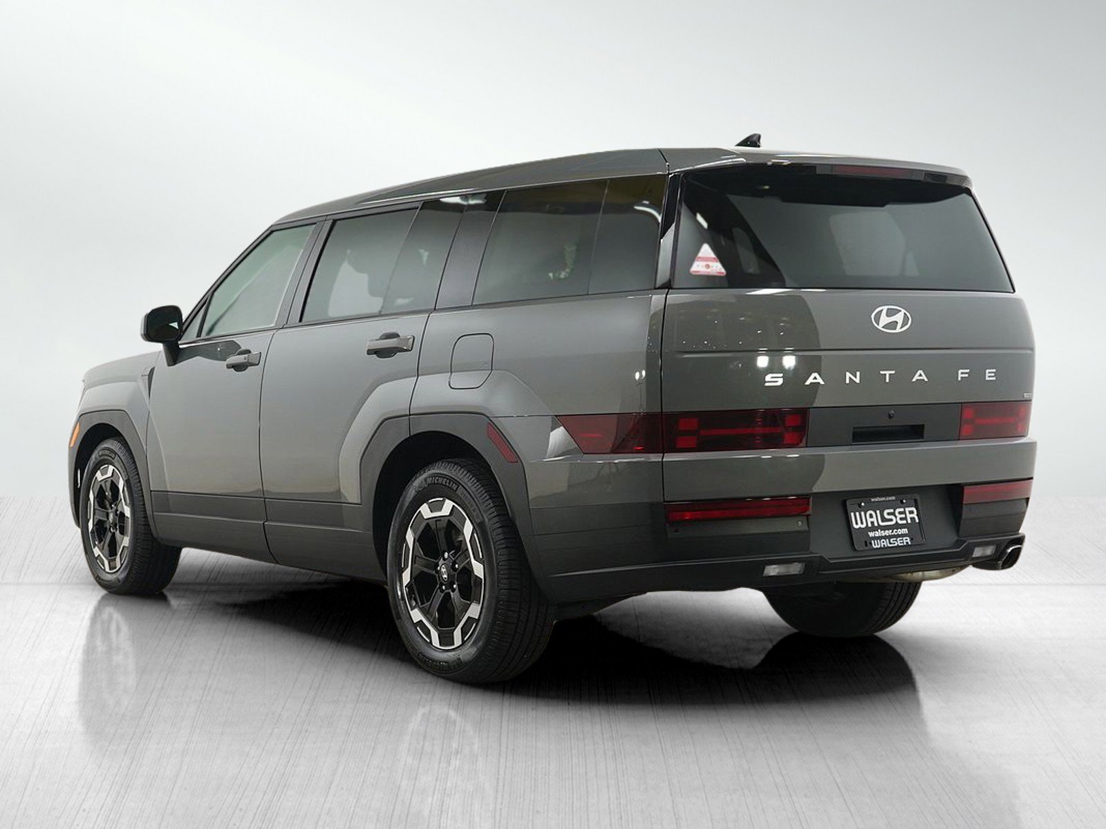 Used 2024 Hyundai Santa Fe SE AWD/4WD image 3