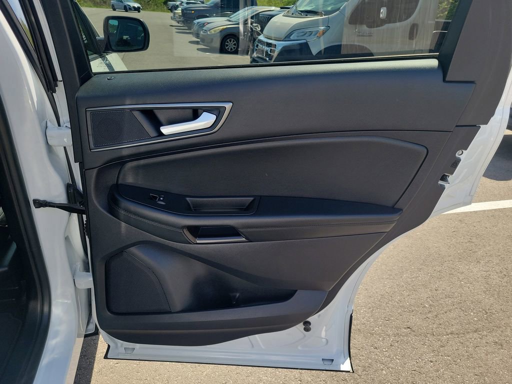 Used 2020 Ford Edge SE image 39