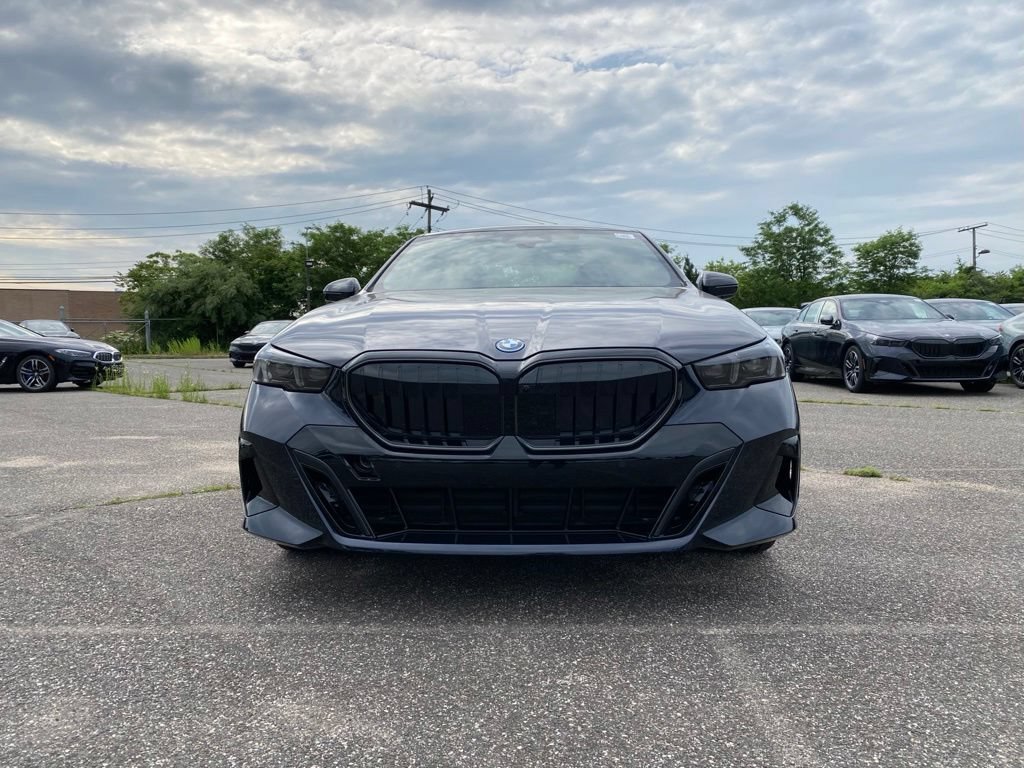 New 2027 BMW 550e xDrive w/ Executive Package AWD/4WD image 2