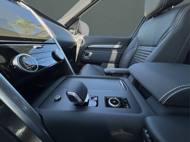 New 2025 Land Rover Discovery Dynamic SE image 26