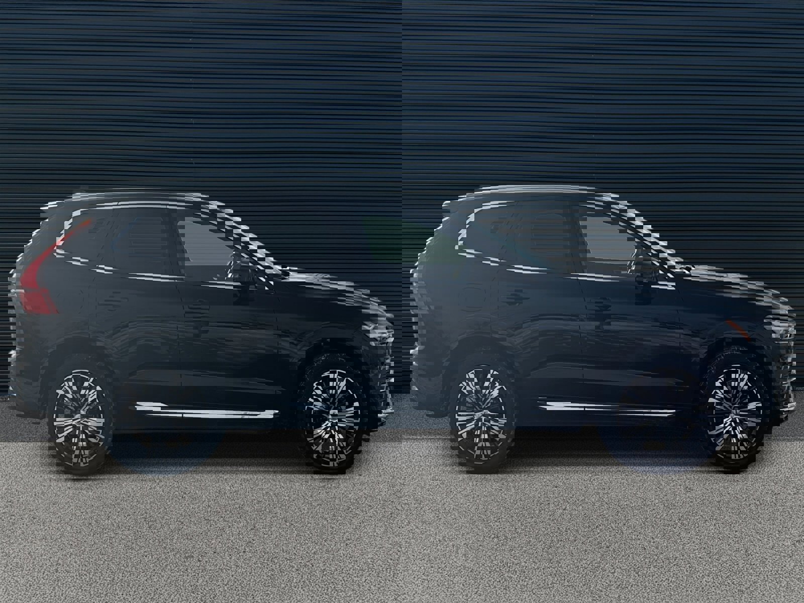 Certified 2023 Volvo XC60 B5 Plus w/ Climate Package image 4