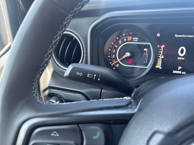 Used 2025 Jeep Gladiator Rubicon w/ Convenience Group AWD/4WD image 18