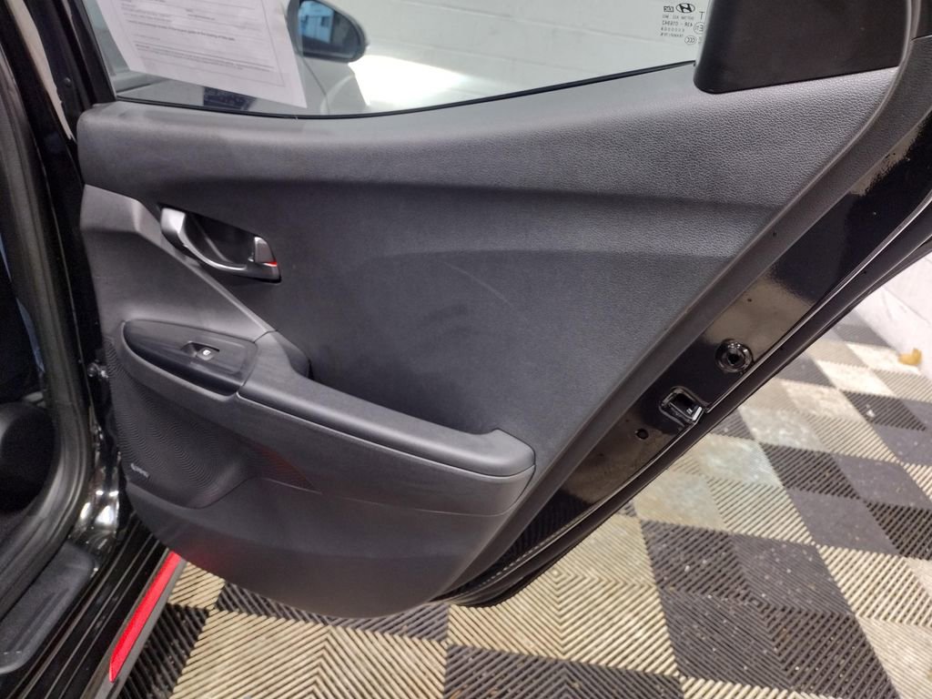 Certified 2022 Hyundai Veloster N Base image 32