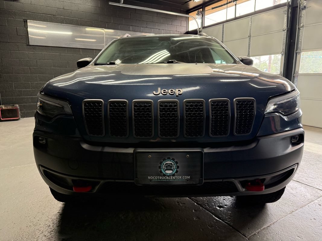 Used 2019 Jeep Cherokee Trailhawk w/ Cold Weather Group AWD/4WD image 3