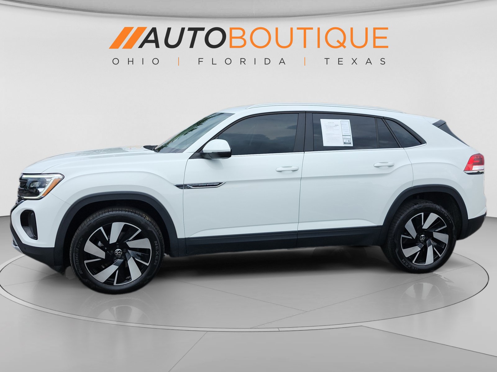 Used 2024 Volkswagen Atlas Cross Sport SE AWD/4WD image 2