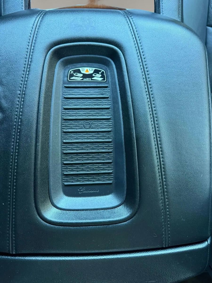 Used 2018 Cadillac Escalade Luxury AWD/4WD image 30