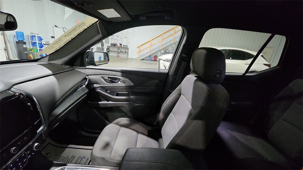 Used 2023 Chevrolet Traverse LT image 11