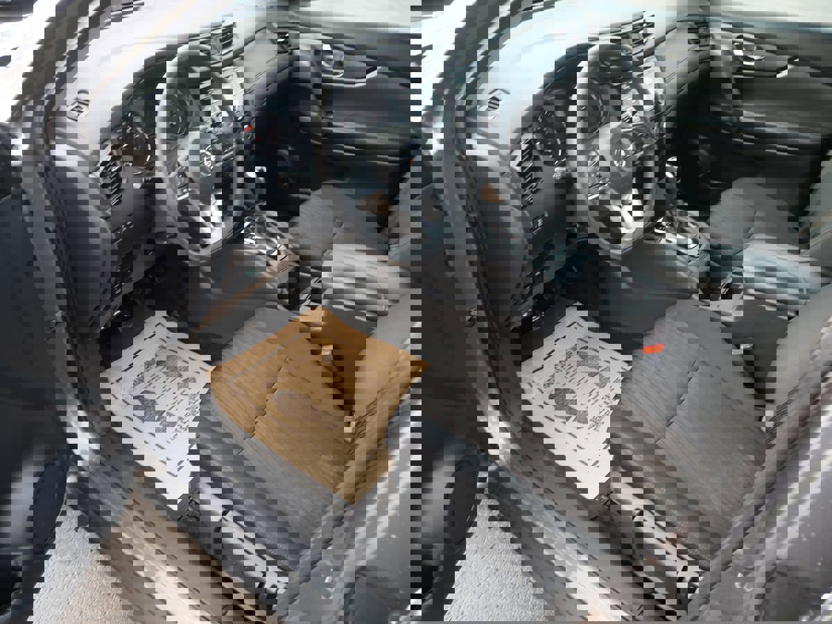 Used 2017 Nissan Rogue S image 9