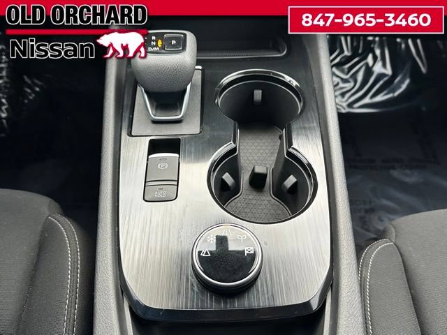 Used 2025 Nissan Rogue S AWD/4WD image 13