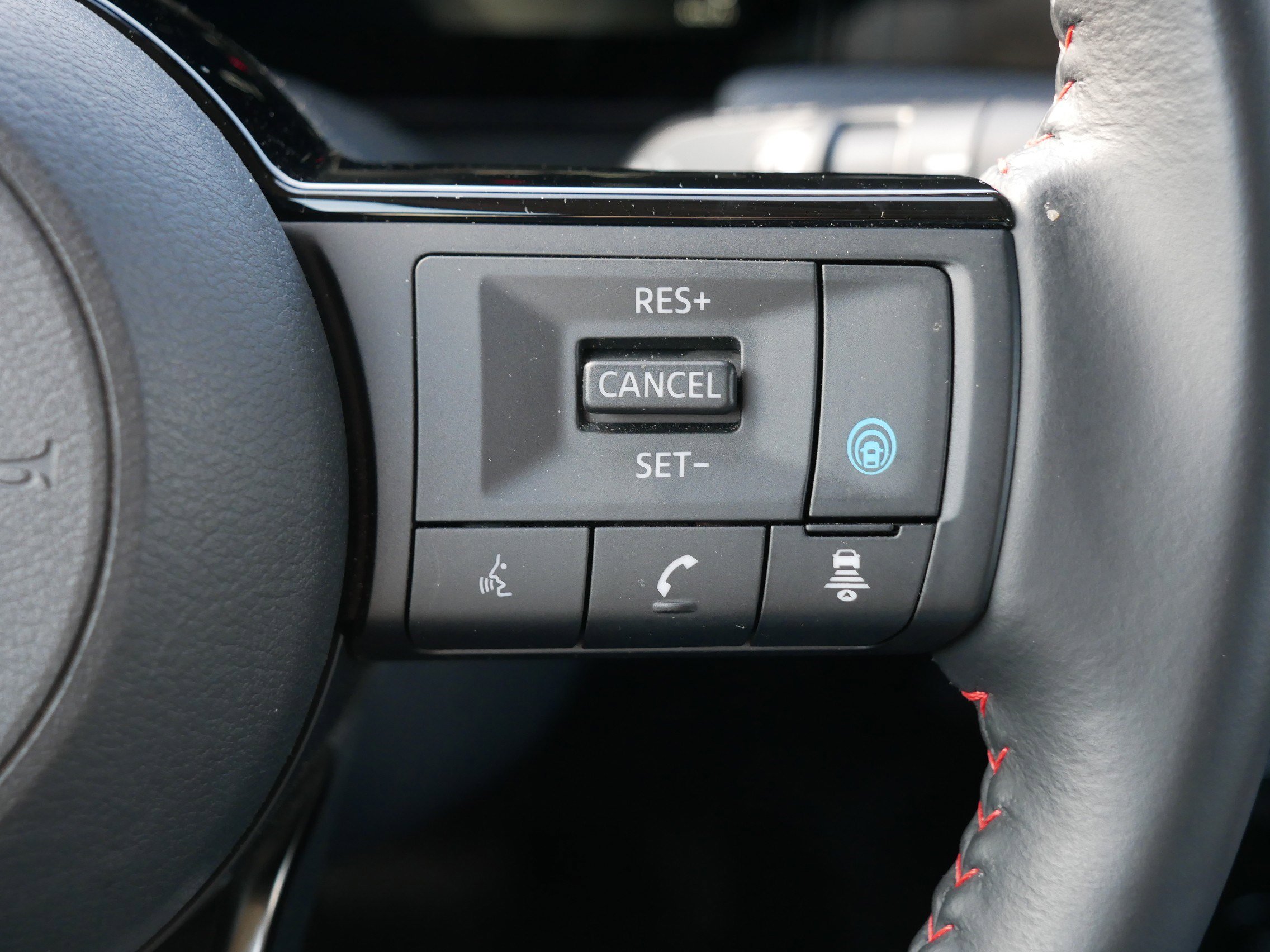 Used 2025 Nissan Kicks SR image 30