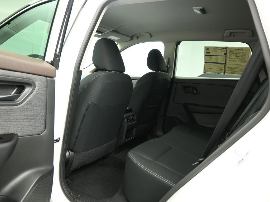 Used 2023 Nissan Rogue S image 19