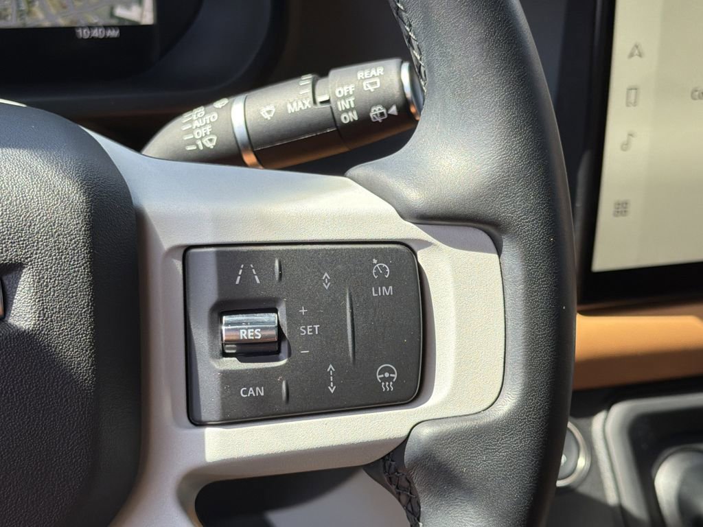 Used 2023 Land Rover Defender 130 X-Dynamic SE image 23