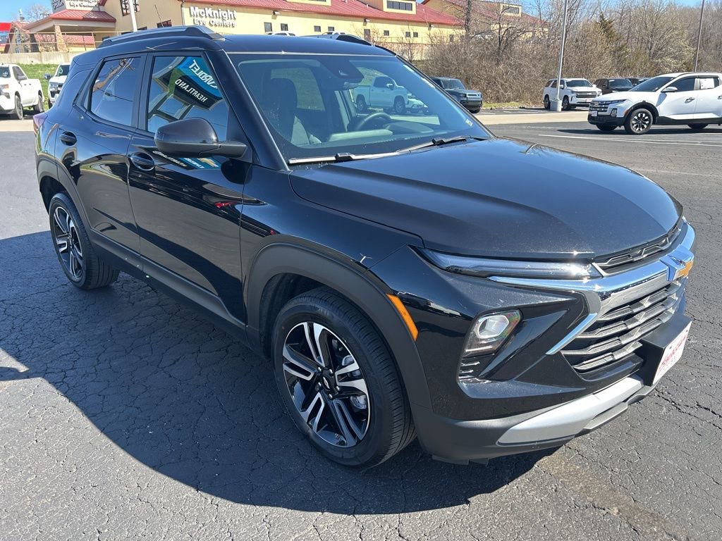 Used 2024 Chevrolet TrailBlazer LT w/ LT Cold Weather Package image 3
