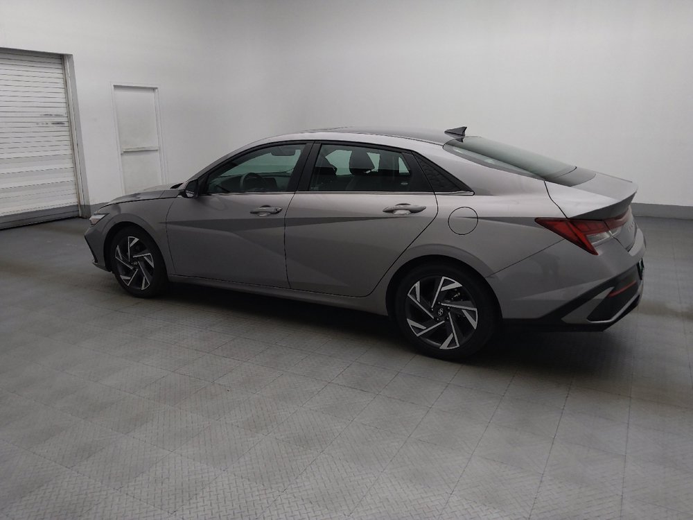 Used 2025 Hyundai Elantra Limited FWD image 3